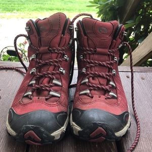 RED WOMENS OBOZ HIKING BOOT GREAT DEAL